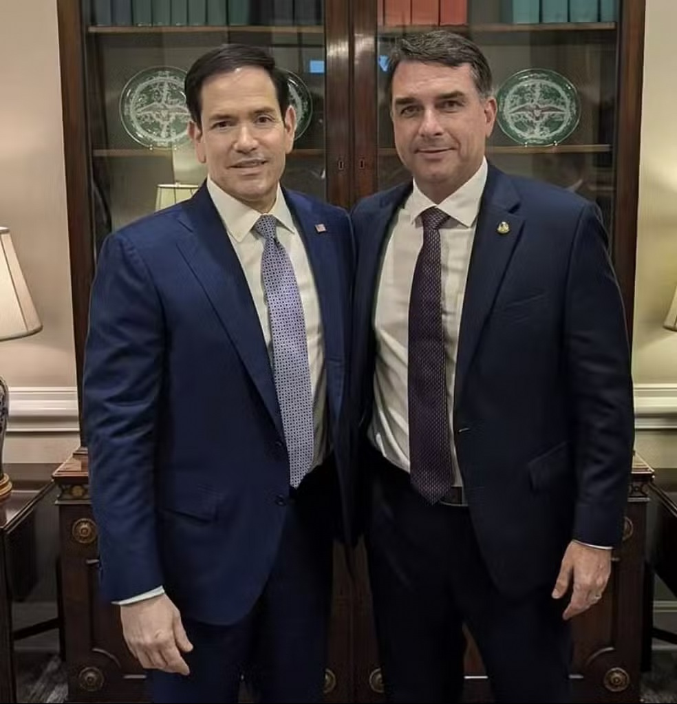 Flávio reuniu-se por 30 minutos com Marco Rubio
Crédito: Instagram@flaviobolsonaro